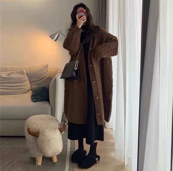 杂款女装长款毛衣有货处理全清价8元一件.可分货，联系电话微信18316681347