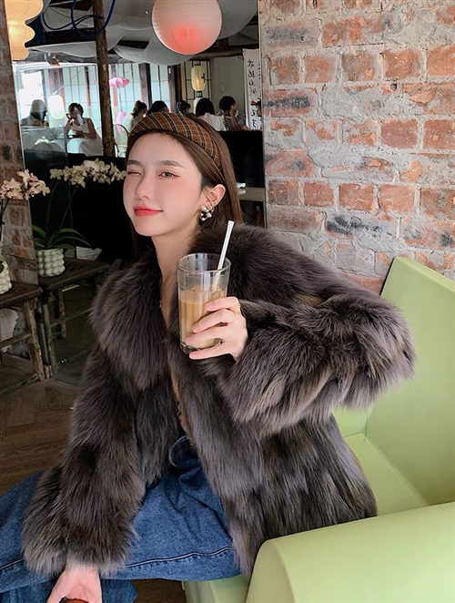 杂款女装皮草外套有货处理全清价17元一件.可分货，