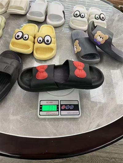 拖鞋剩余1020双，一袋60双，码数齐全，2.65元一双